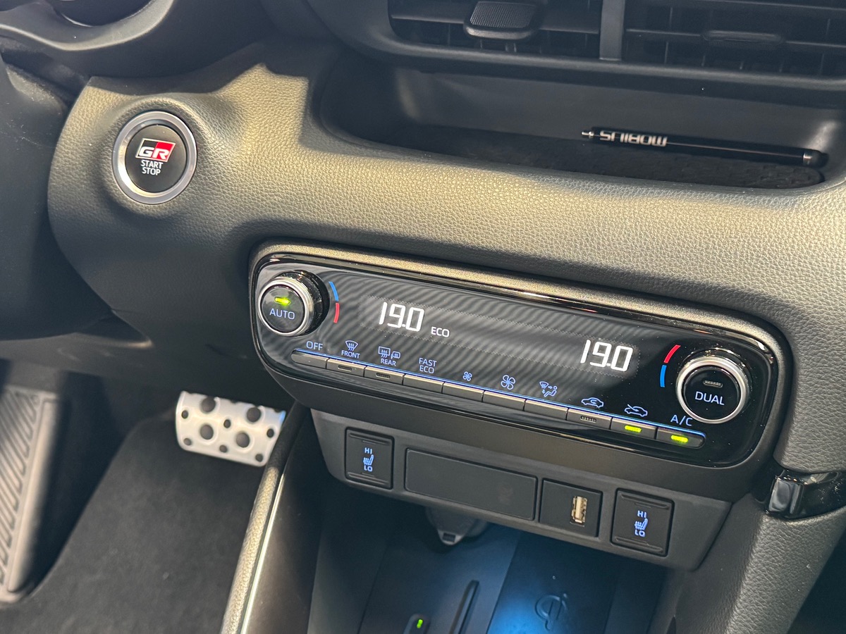 Toyota Yaris 1.5 VVTI 116CV GR SPORT JBL/ HUD 1ERE MAIN b