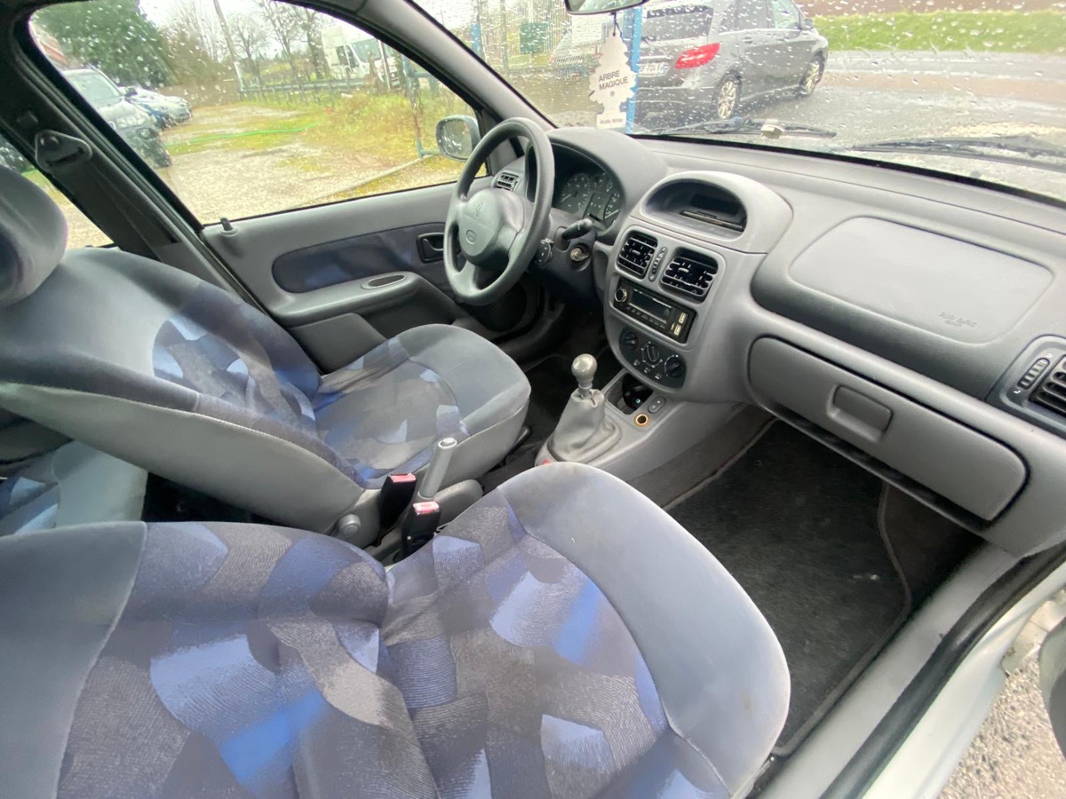 RENAULT Clio 1.4i 100cv extrême 