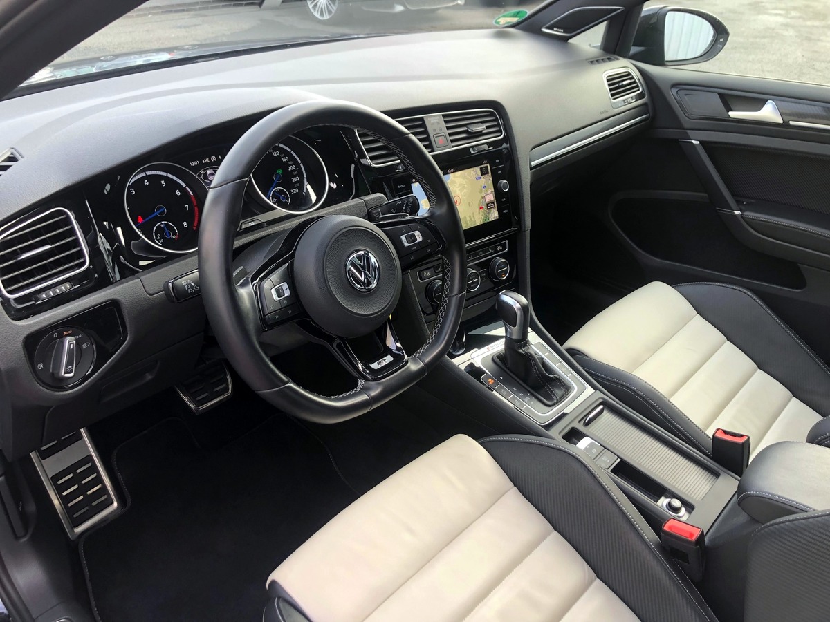 Volkswagen Golf VII 7 R 2.0 TSi 300 DSG7 4MOTION