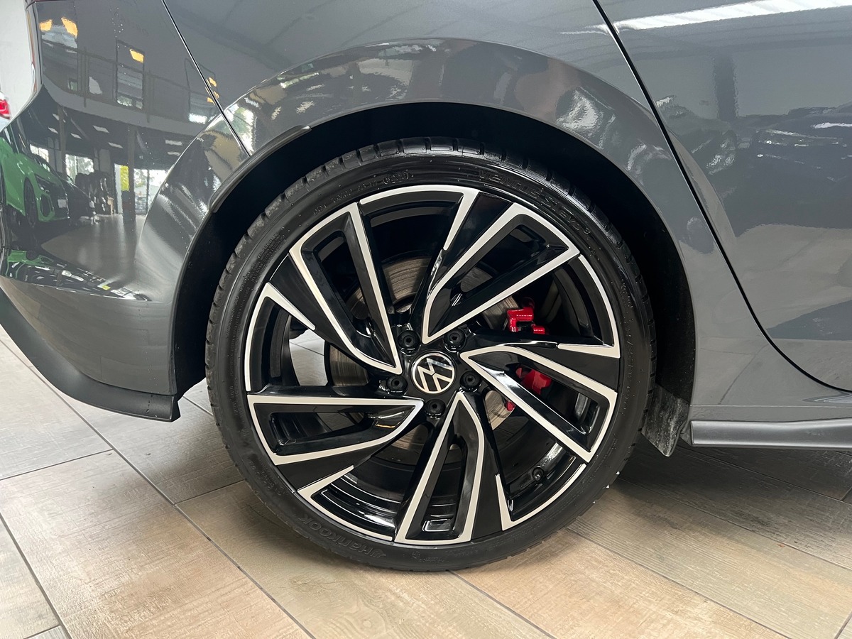 Volkswagen Golf VIII GTI CLUBSPORT 2.0 TSI 300 ch DSG7 + attelage amovible