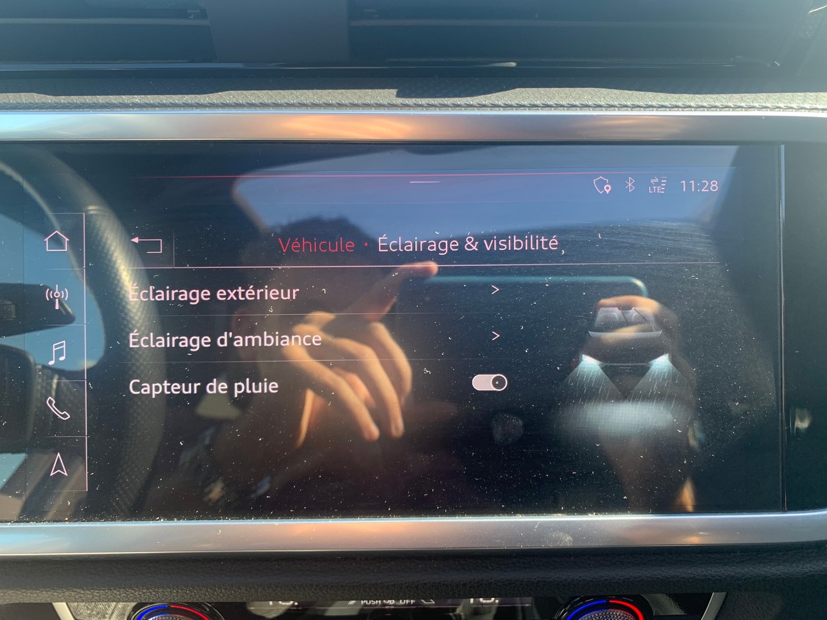 Audi Q3 150 ch | S line | Toit ouvrant | Caméra de recul | Apple car play | Attelage | Régulateur