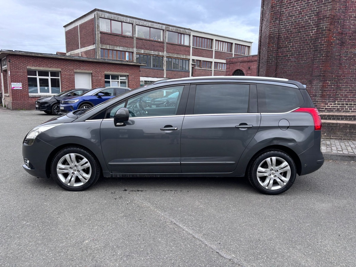 Peugeot 5008 7 places 1.6 HDi 110 Premium Pack - Distribution neuve - Garantie