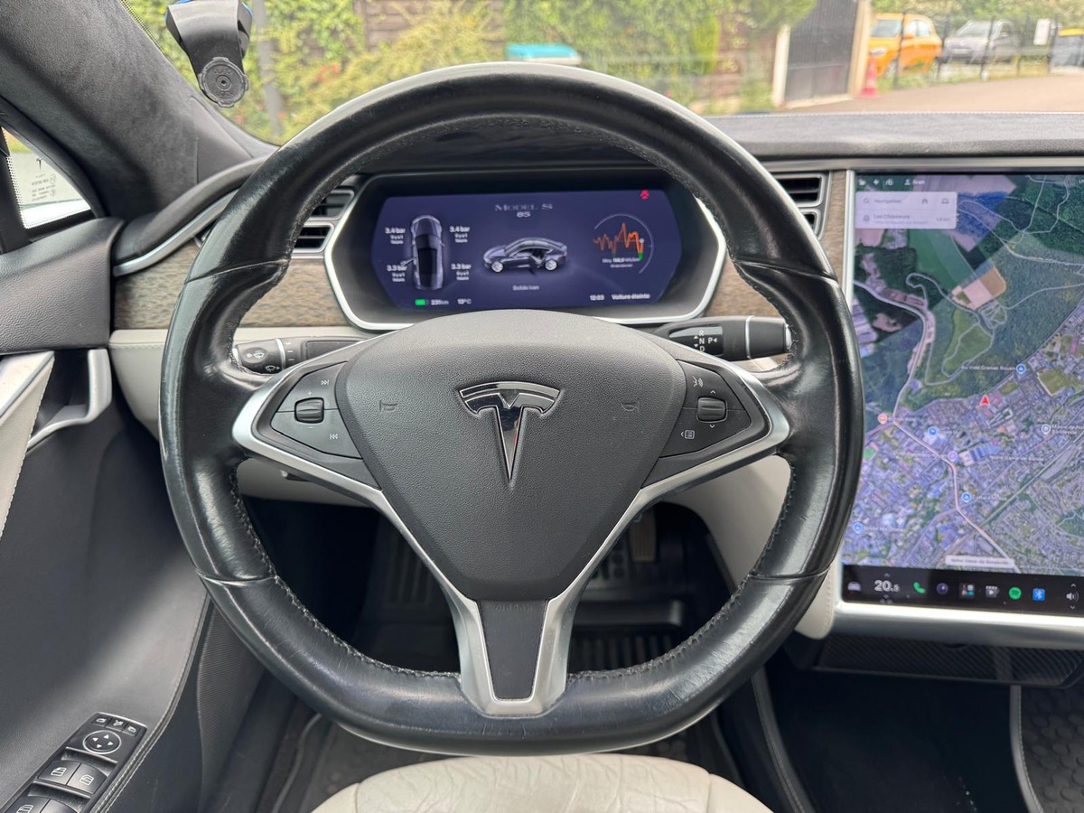Tesla Model S 85 367CV 7 places - Recharge gratuite à vie