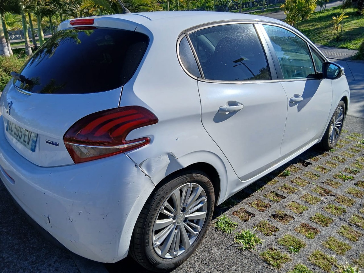 Peugeot 208 I 1.6 HDI / BLUEHDI 75 STYLE