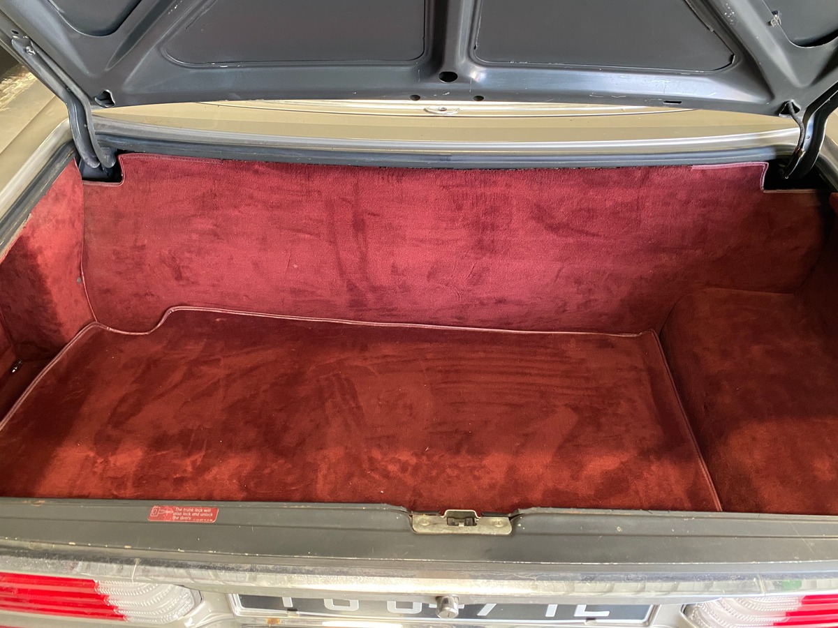 Mercedes-Benz Classe SL 560 v8 cabriolet w 107