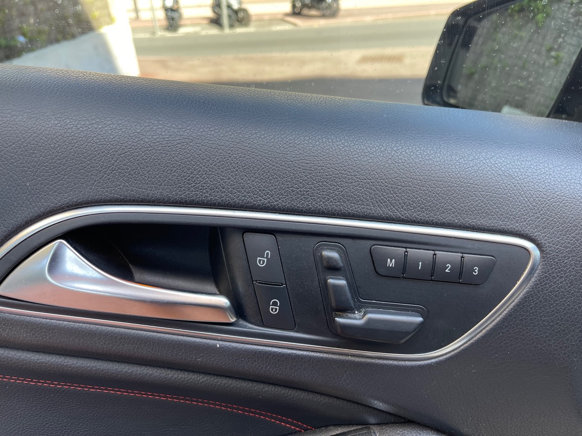 Mercedes Benz Classe A 200 CDI 136CV Pack AMG / Fascination / Toit Ouvrant / Full Options