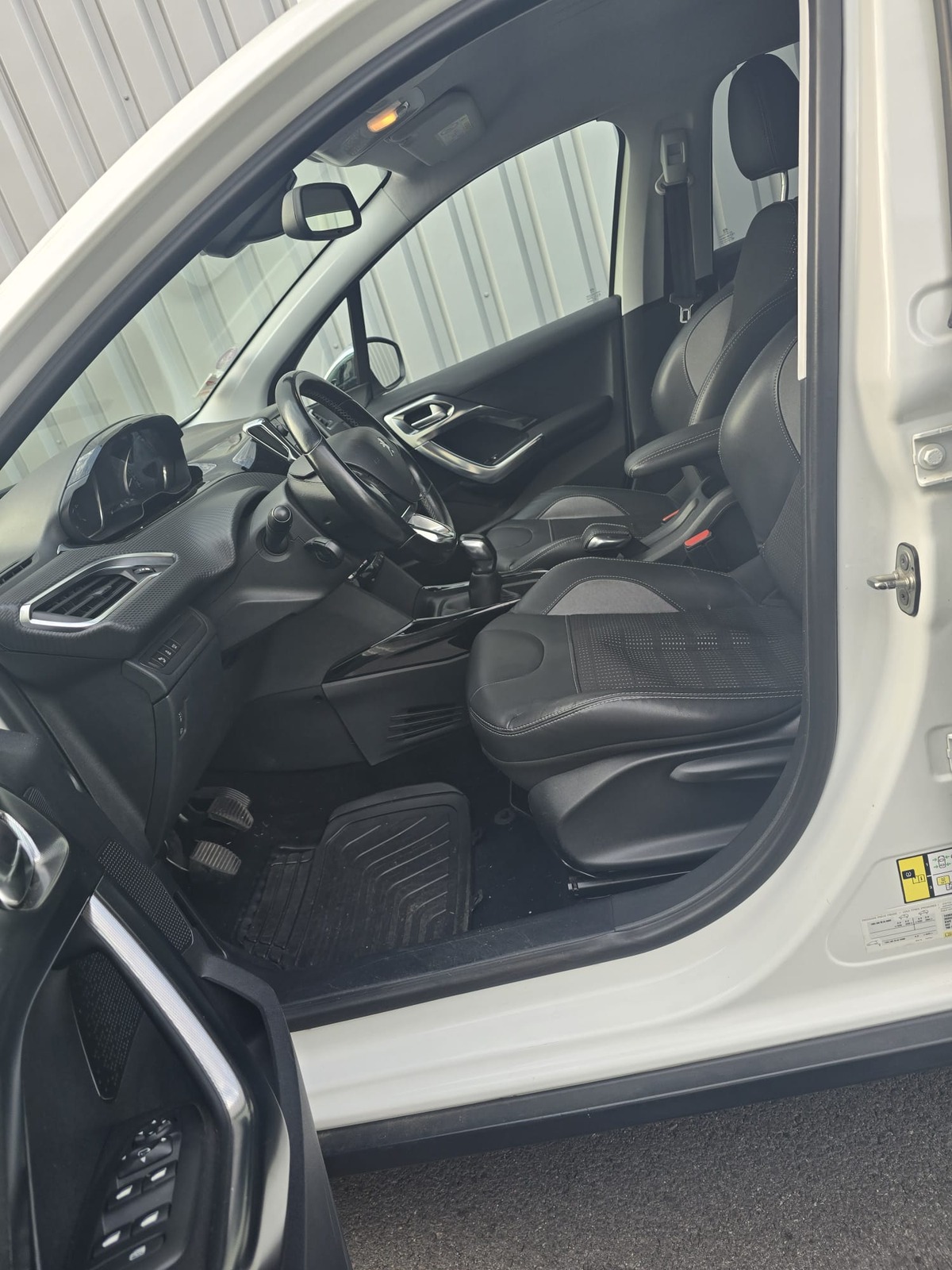 Peugeot 2008 1.2 Pure tech 110cv Finition Allure