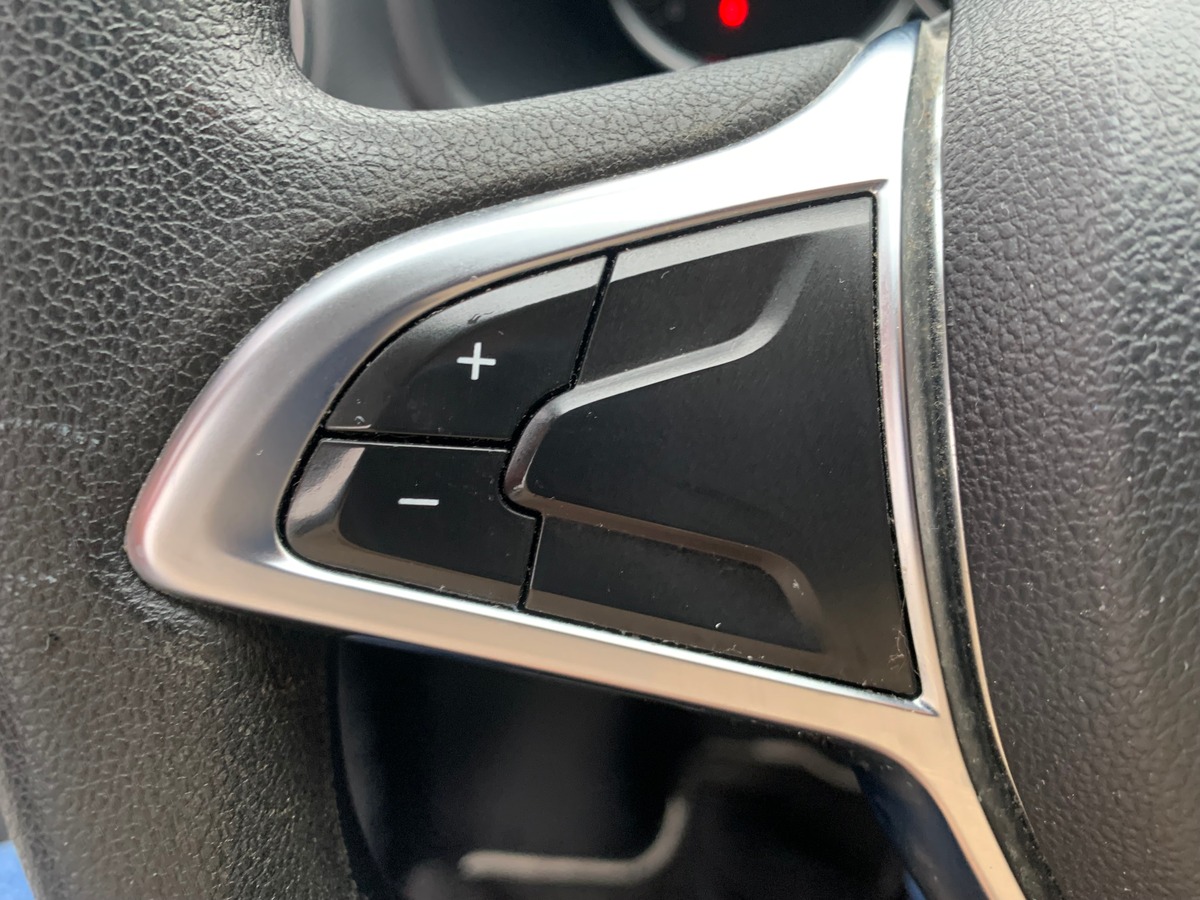 Dacia Sandero 90 ch | Lauréate | Phase 2 | GPS | Régulateur de vitesse | Climatisation | Bluetooth