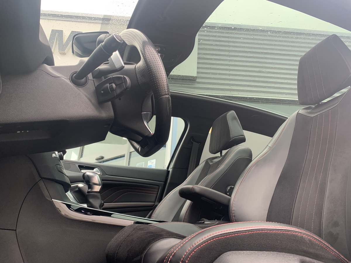 Peugeot 308 180 chevaux | GT | Toit panoramique | Caméra de recul | Régulateur de vitesse | GPS