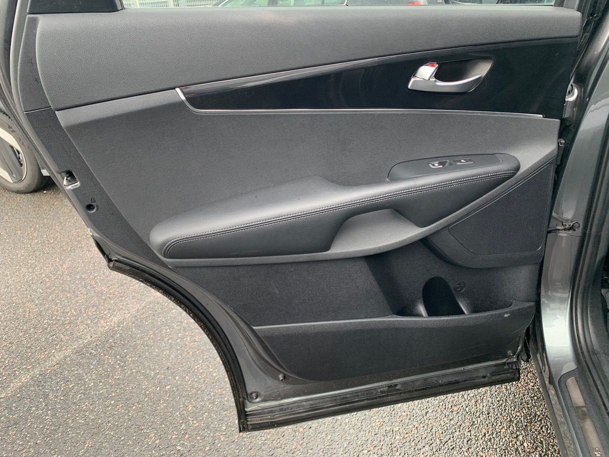 Kia Sorento 200 ch | Premium | 7 Places | AWD | Toit ouvrant panoramique | GPS | Régulateur vitesse