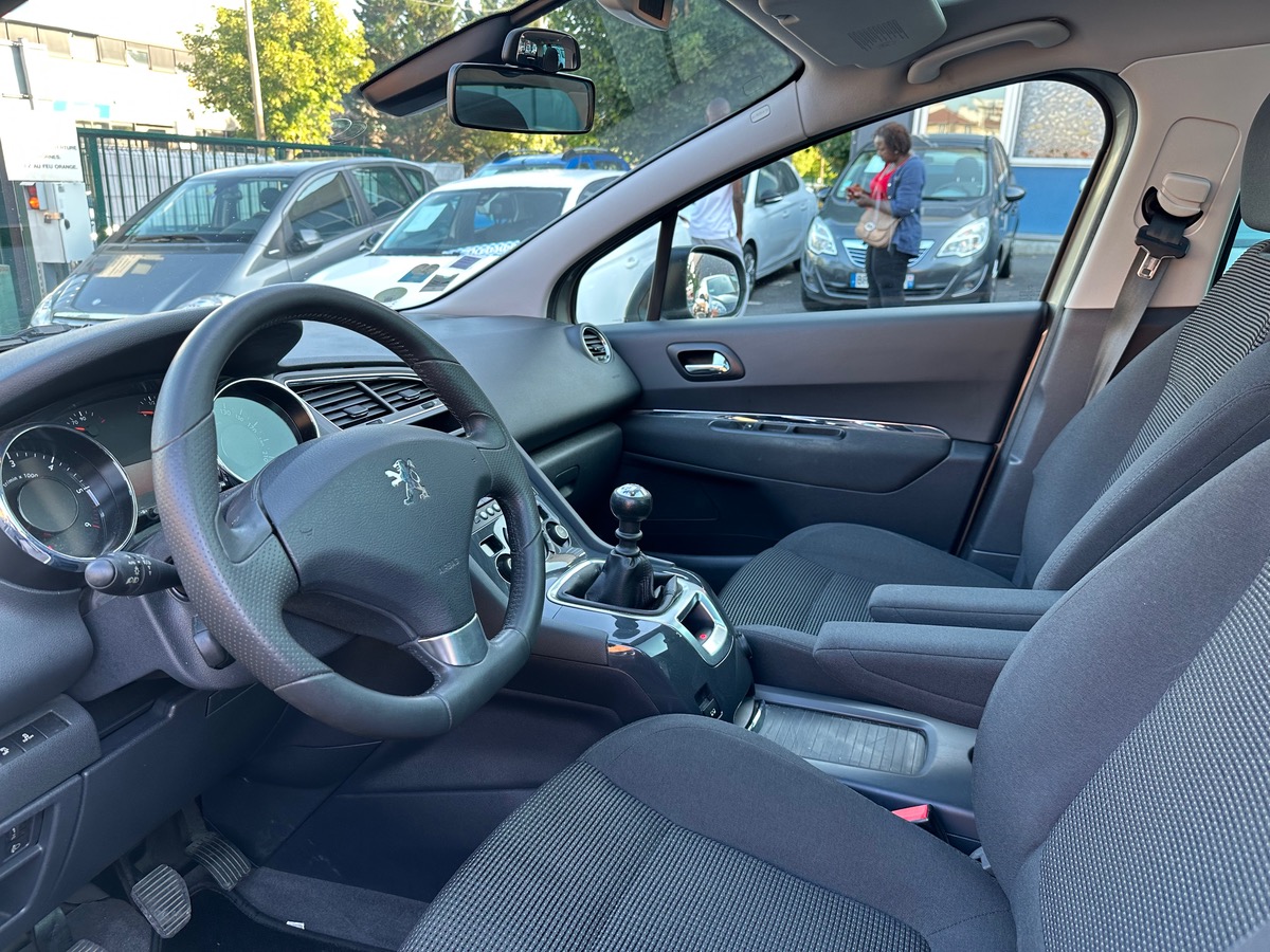 Peugeot 5008 1.6 HDI 115 CV 1er main 7 place 4XCBL
