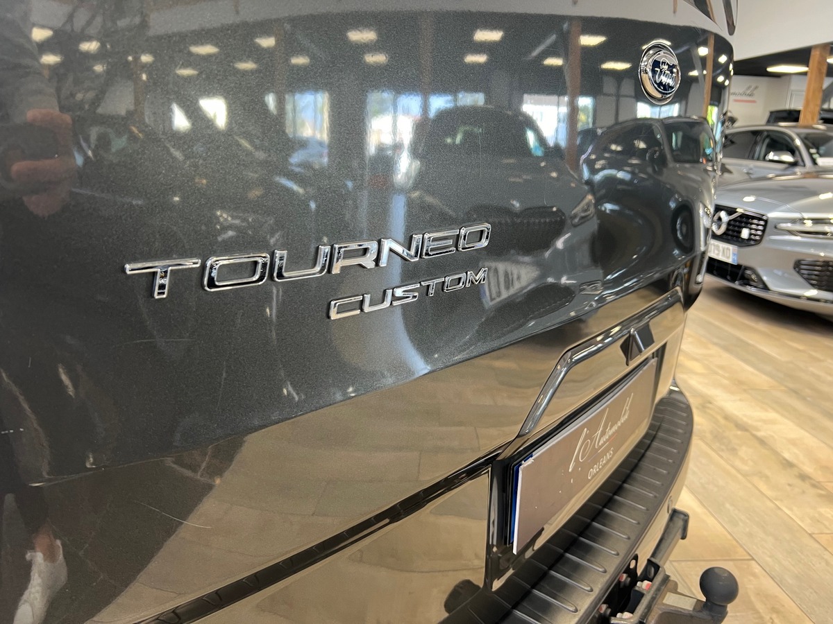Ford Tourneo Custom L2H1 2.0 TDCI ECOBLUE 170 TITANIUM 9 PLACES MINIBUS