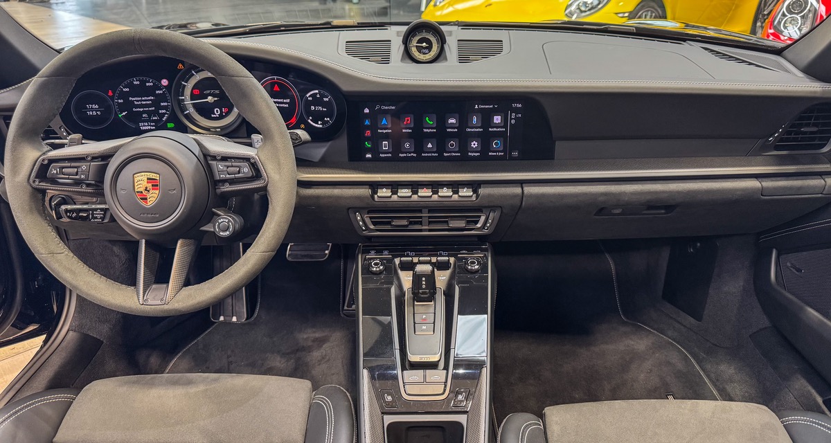 Porsche 911 992 TARGA 4 GTS