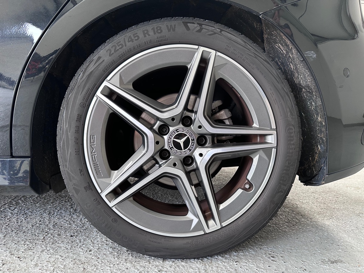 Mercedes-Benz Classe A IV (2) 200 D AMG LINE 8G-DCT