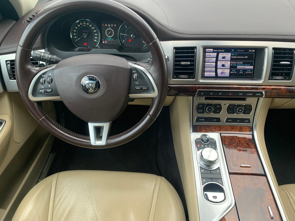 Jaguar XF 240 ch | V6 | R-Sport | Caméra recul | Sièges sport | Régulateur vitesse | GPS | Bluetooth