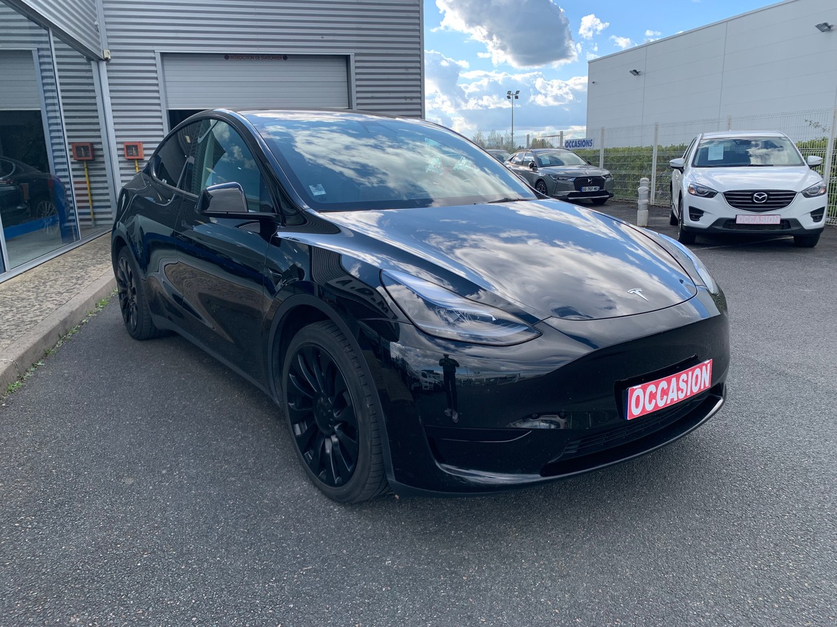 Tesla Model Y 275 chevaux | Premiére MAIN | Standard | Toit panoramique | Cuir | Siéges électriques