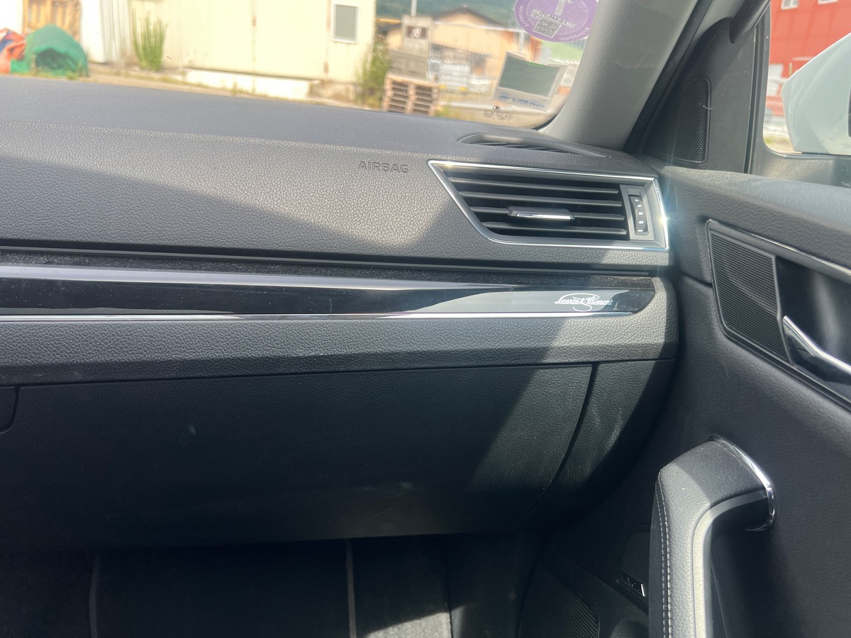 Skoda Superb Combi 1,4L TSI PHEV 218 LAURINE & KLEMENT, SUIVI COMPLET SKODA, 4 PNEUS COMPLETS  HIVER