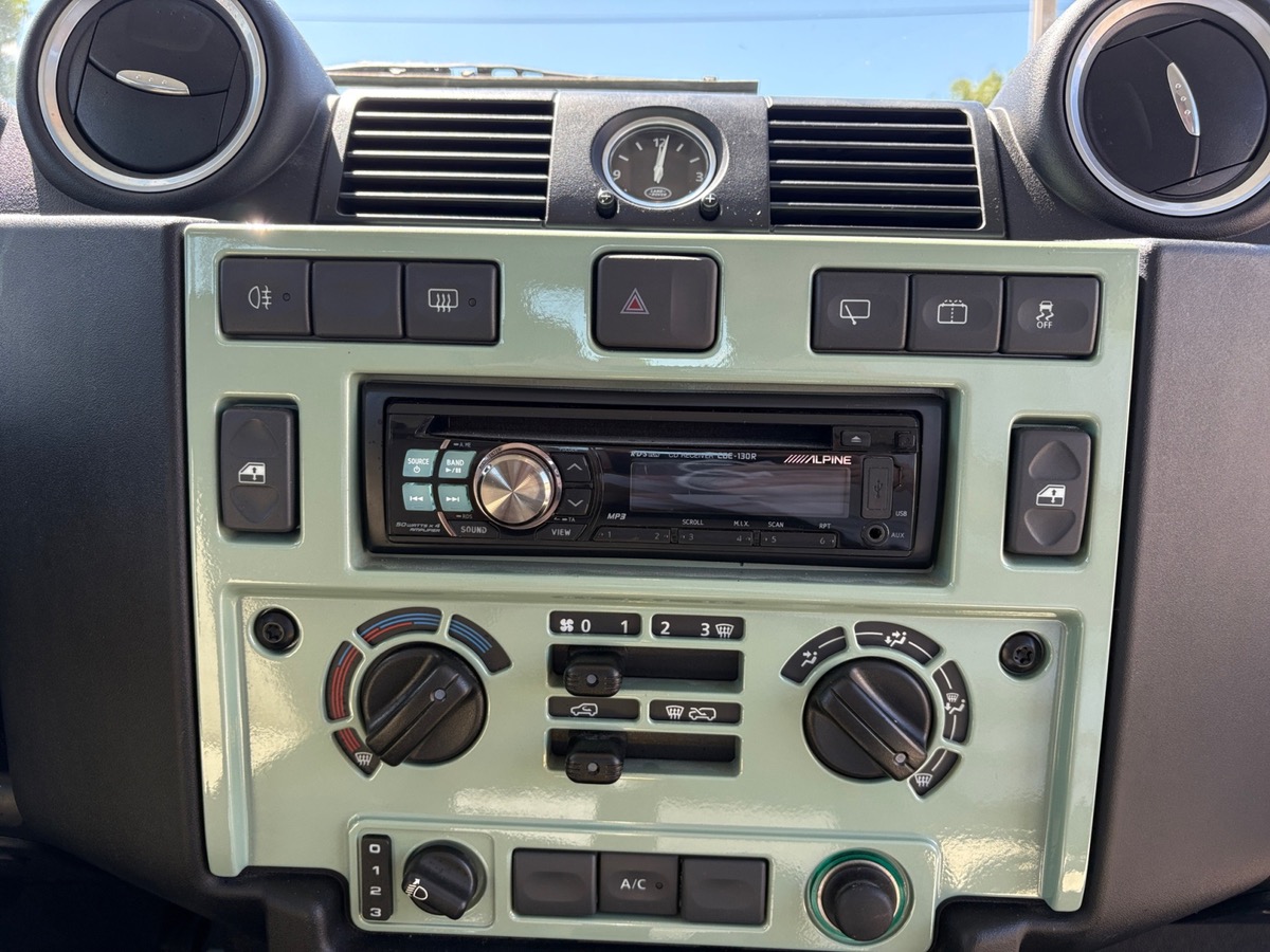 Land-Rover Defender 3  2.2 TD 122 HERITAGE EDITION