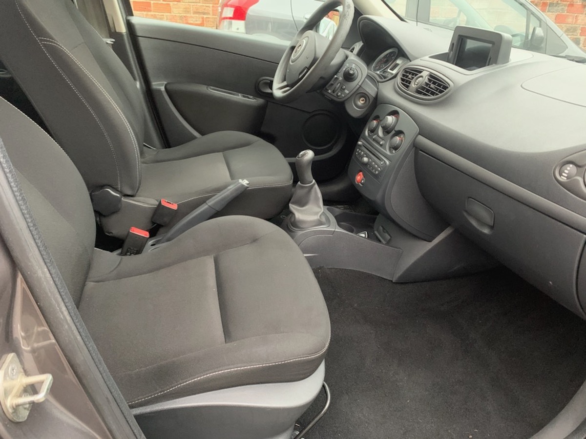 RENAULT Clio 1.5 DCI 75 CV Tom -Tom 4XCB