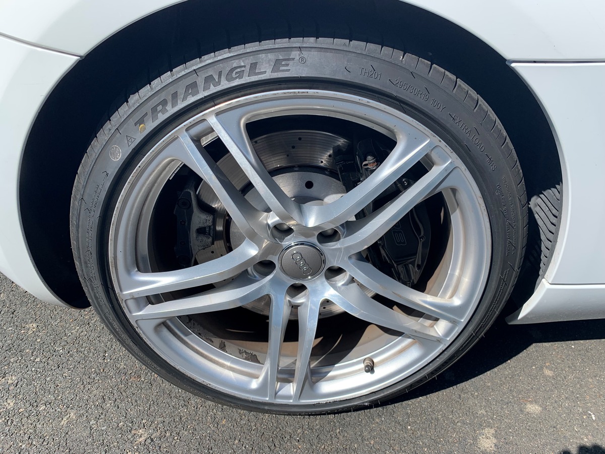 Audi R8 SPYDER 430 CHEVAUX | Siéges chauffants | Sellerie cuir Nappa Brun | Boîte manuelle trés rare