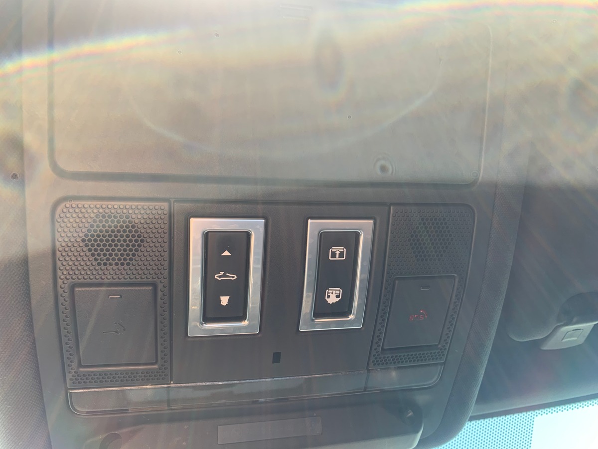 Jaguar XE 240 chevaux | R Sport | GPS | Régulateur de vitesse | Toit ouvrant | Audio MERIDIAN | Cuir