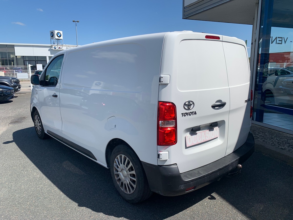 Toyota ProAce 120 chevaux | 3 Places | Medium | Apple car play | GPS | Régulateur de vitesse | Radar