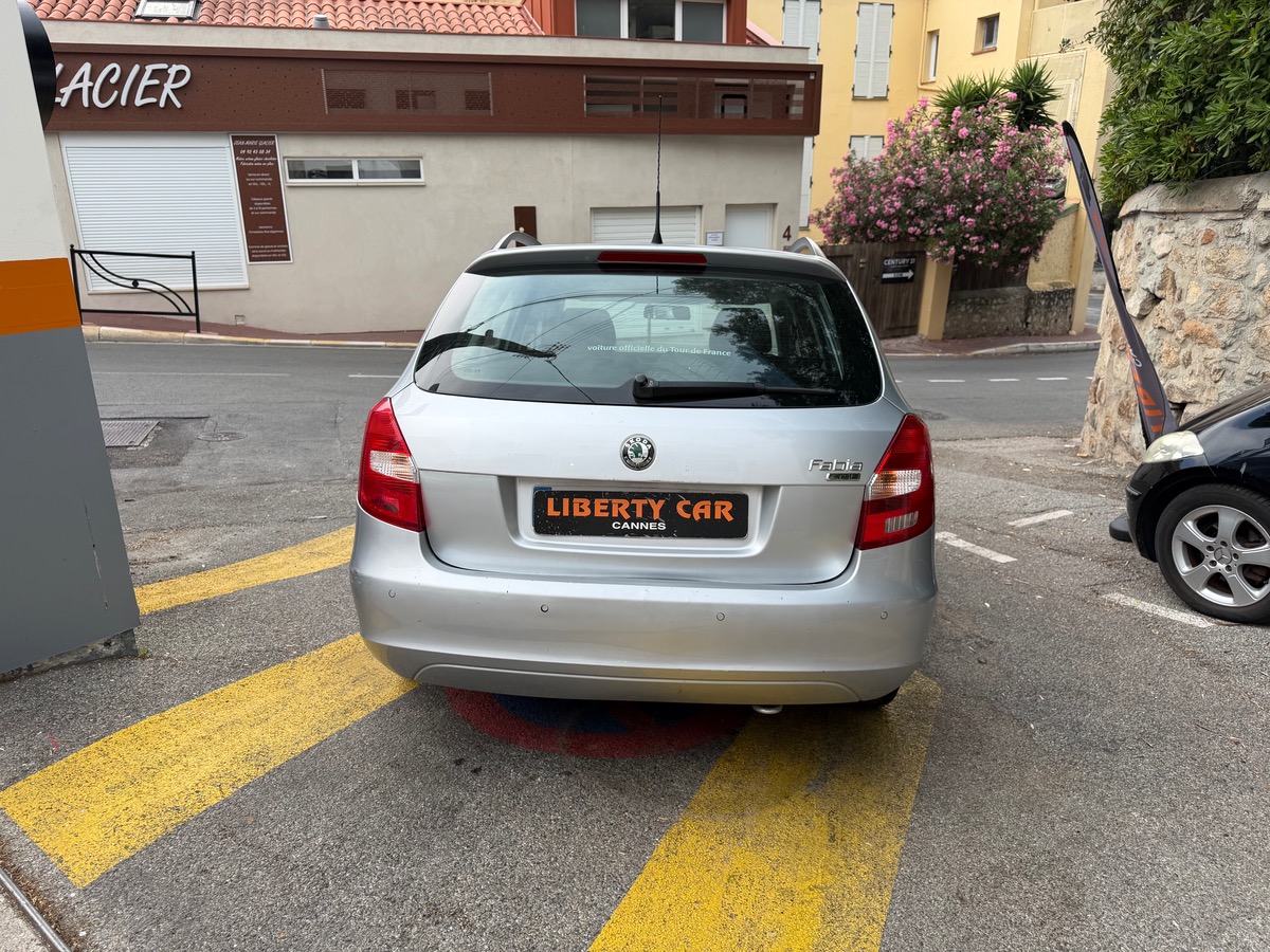Skoda Fabia Combi 1.2 TSi 85 CV Phase 2 / 1er Main / Clim / Radar /Entretien Complet