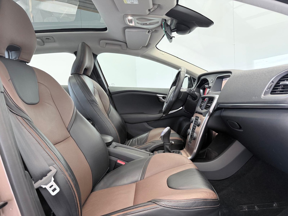 Volvo V40 Cross Country 1.6 D2  115  Momentum Première main