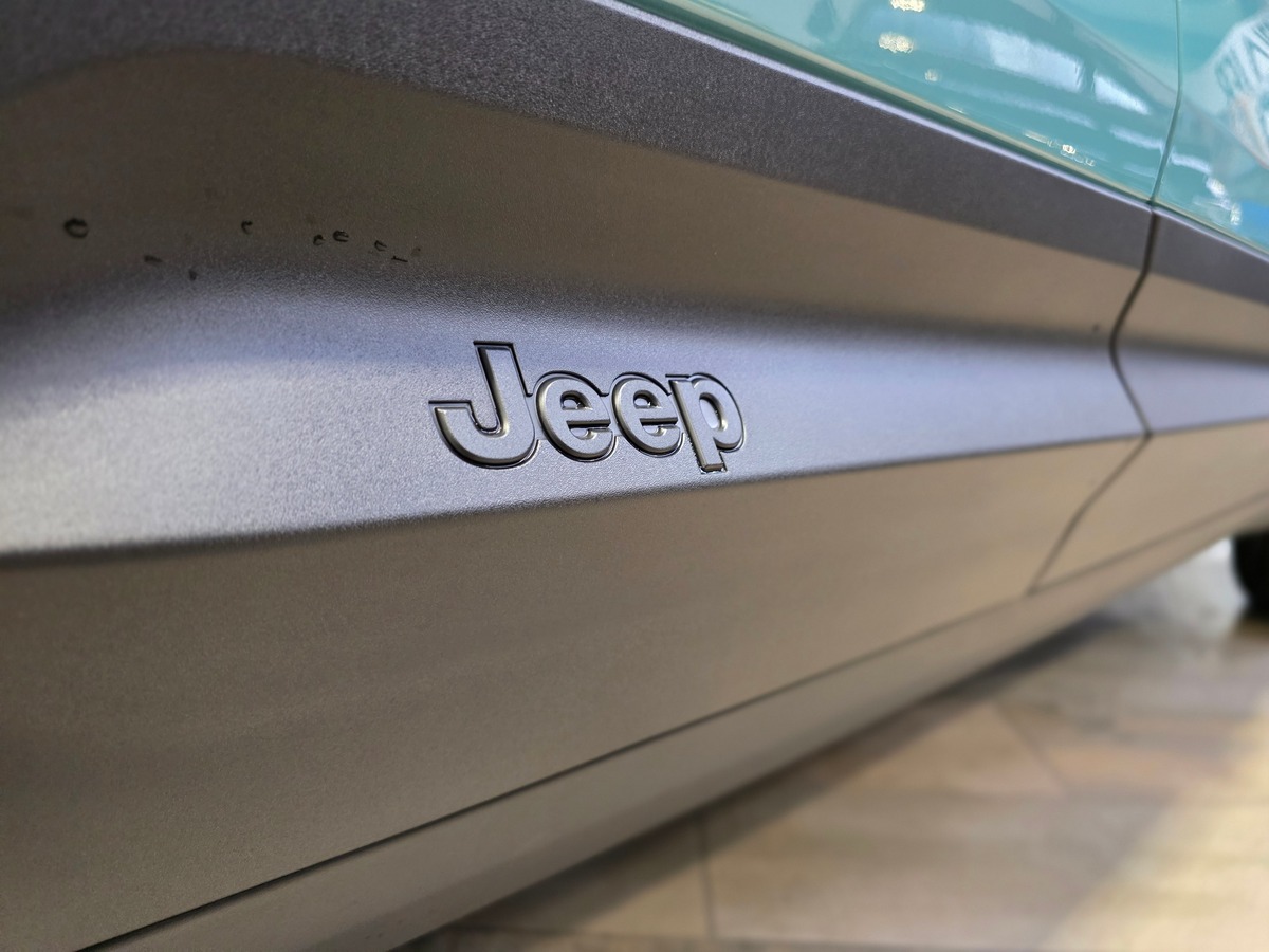 Jeep Avenger (2) 1.2 TURBO T3 100 E-HYBRID SUMMIT JBL / CAMERA C