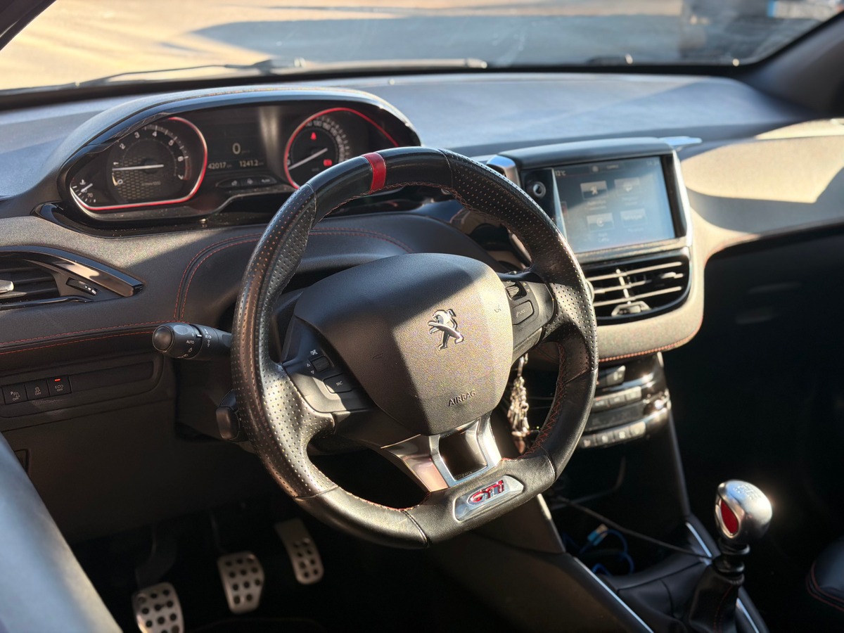 Peugeot 208 GTI Phase 2 1.6 THP 208 cv - Toit Pano - Entretiens