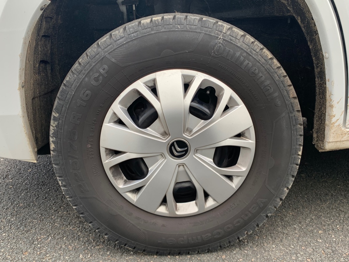 Capron A 140 ch | CAMERA DE RECUL |  LITS SUPPERPOSES | STORE EXTERIEUR | Climatisation manuelle