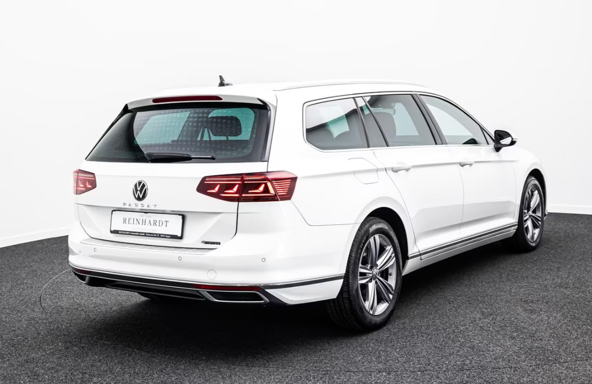 Volkswagen Passat SW VIII 2.0 TDI EVO 200ch Elegance 4Motion DSG7 Toit ouvrant Attelage