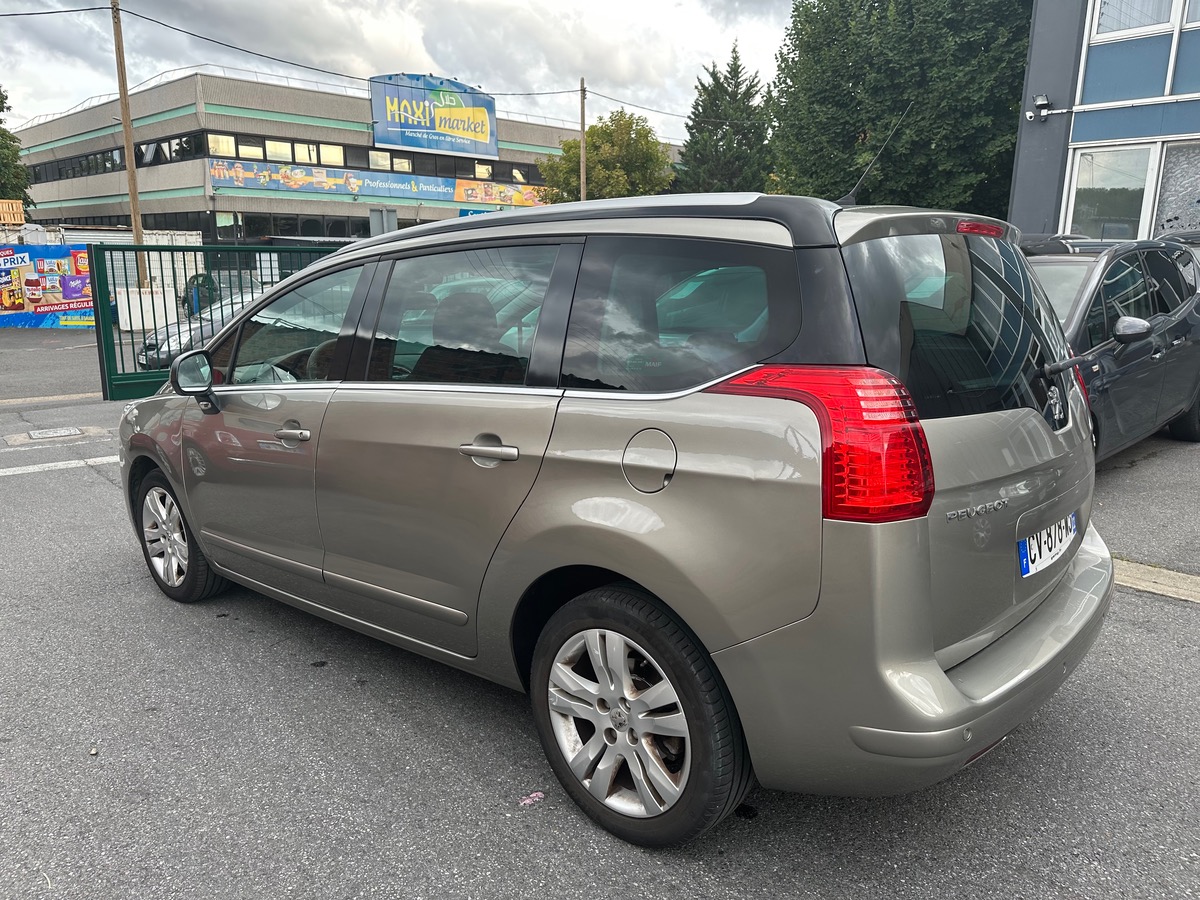 Peugeot 5008 1.6 HDI 115 CV 1er main 7 place 4XCBL