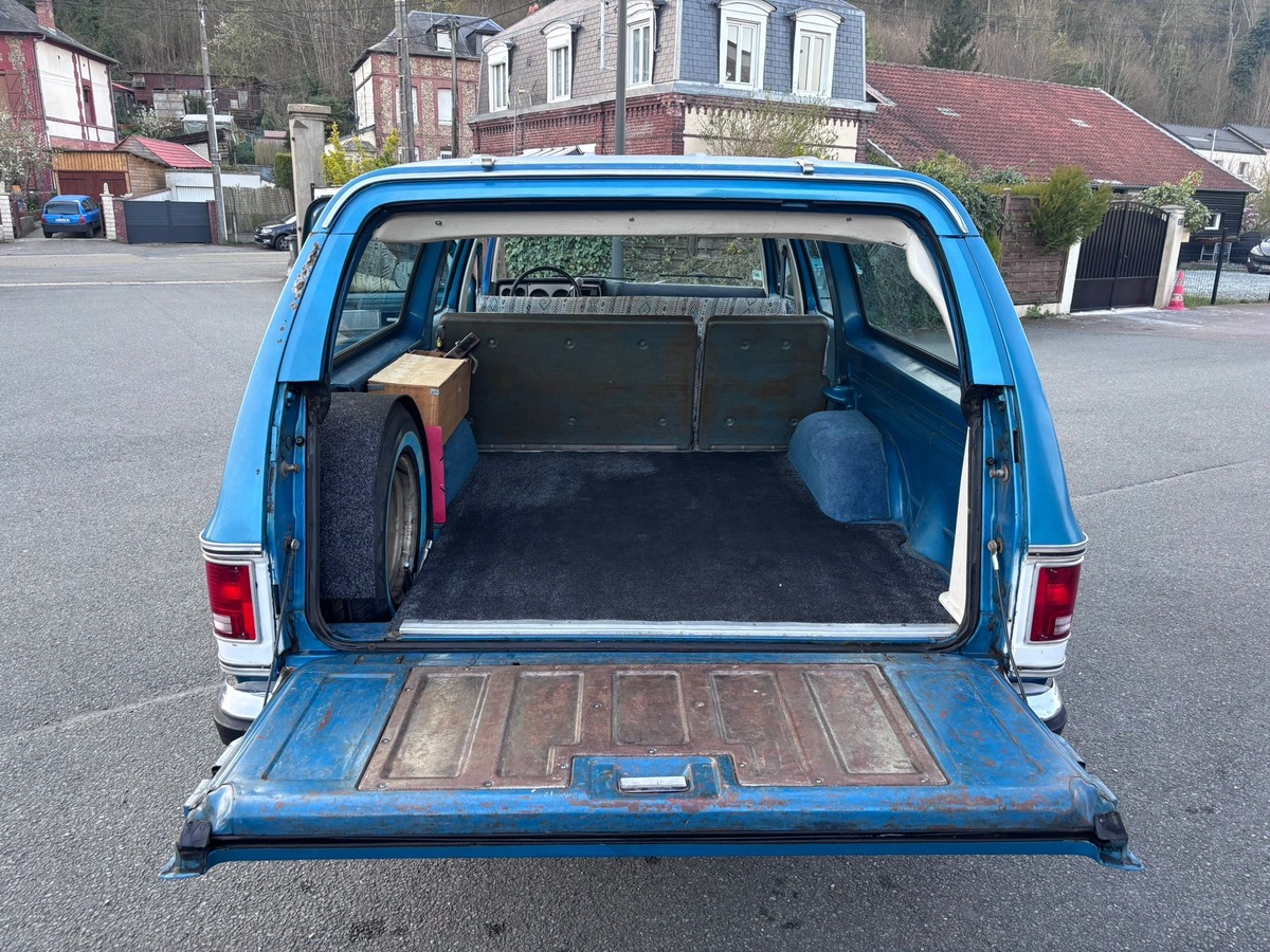 Chevrolet Suburban 7.4 V8 454 (C/R) - Français - CG Collection