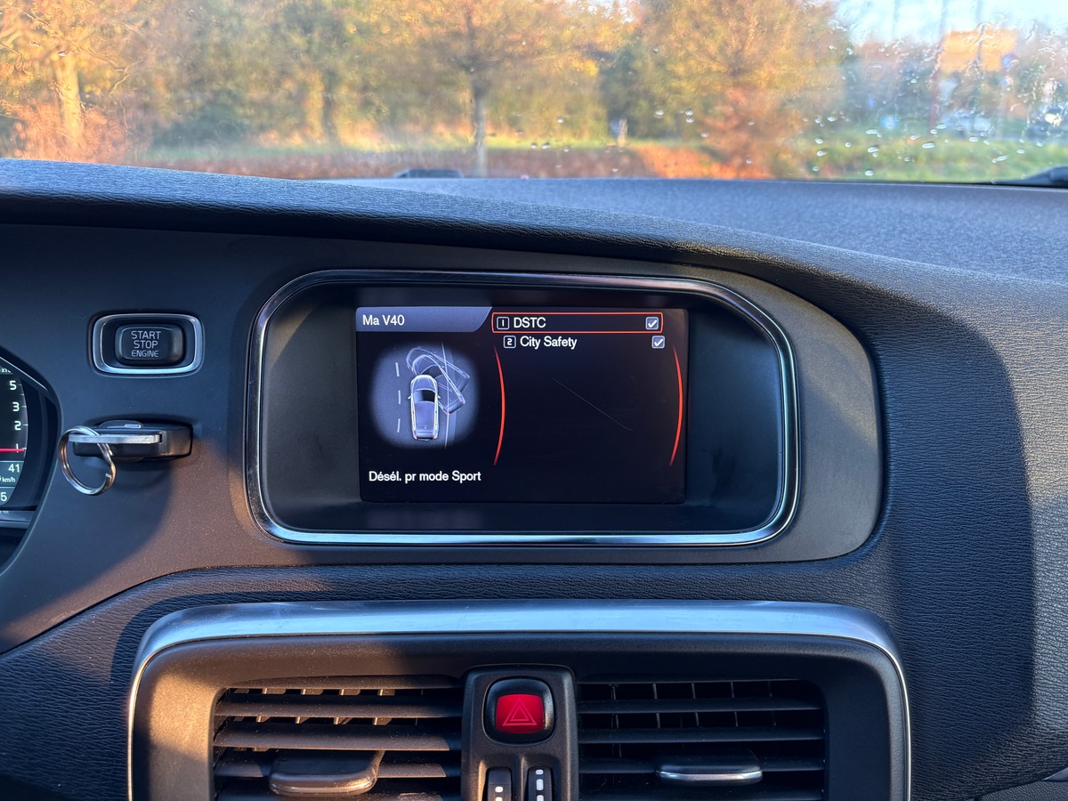 Volvo V40 D2 SUMMUM - 115CH - ENTRETIEN COMPLET