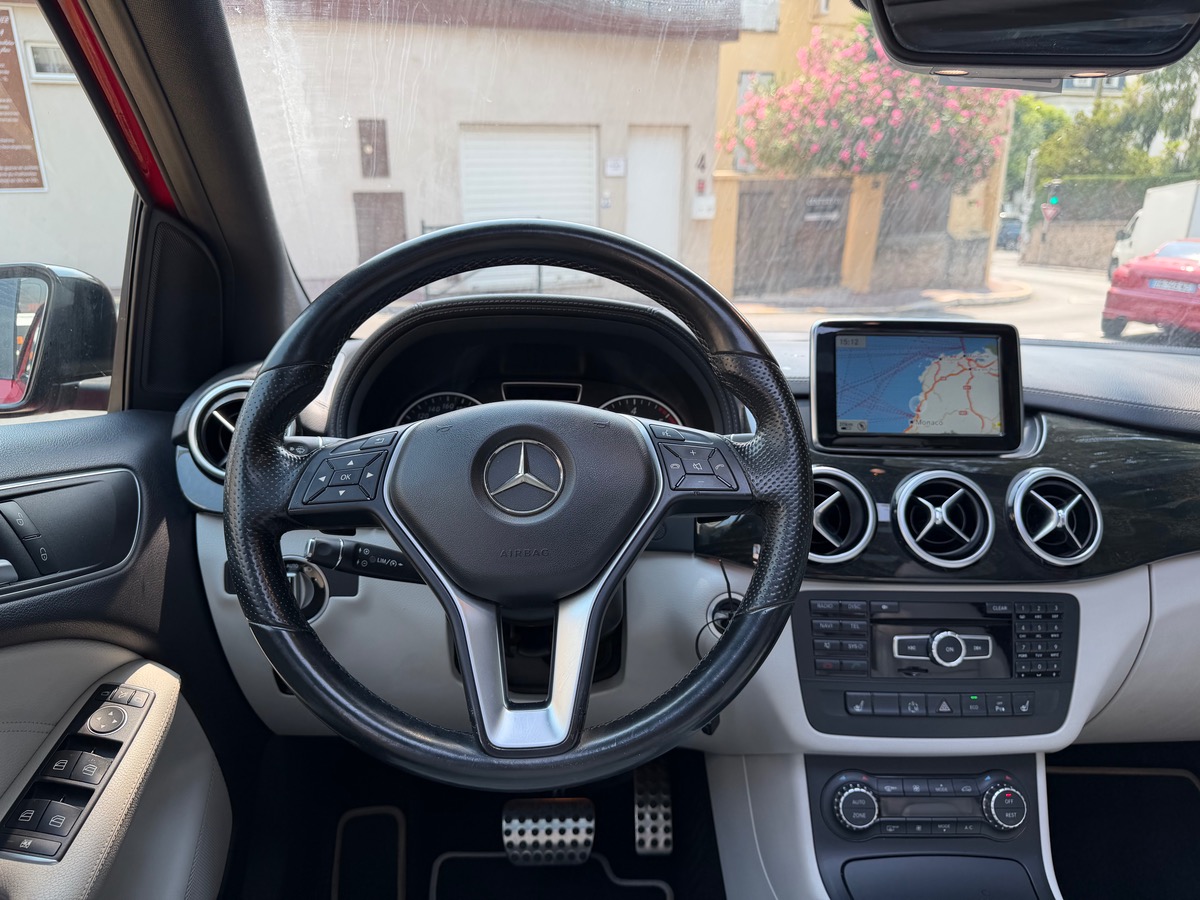 Mercedes Benz CLASSE B 180 1.5 CDI 109 CV / Pack AMG Fascination / Toit Ouvrant /  Intérieur Cuir
