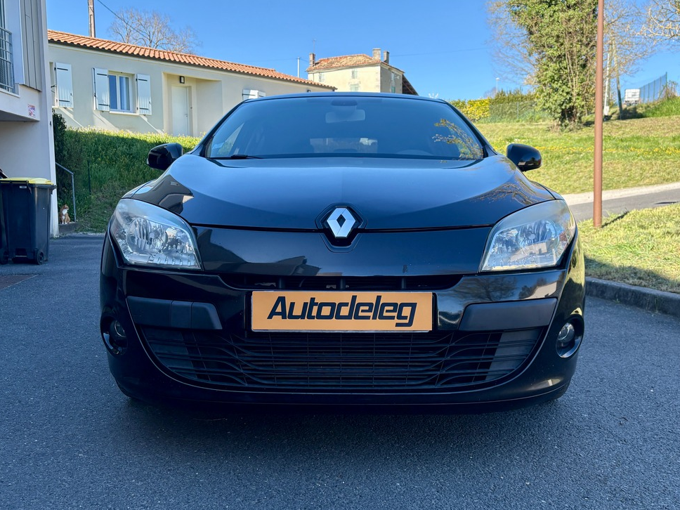 RENAULT Megane III - 1.9DCI 130CH - CARMINAT TOMTOM