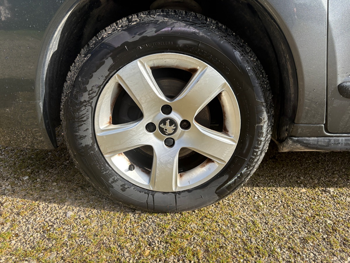 Peugeot 3008 1.6 hdi - 115CH - 6CV