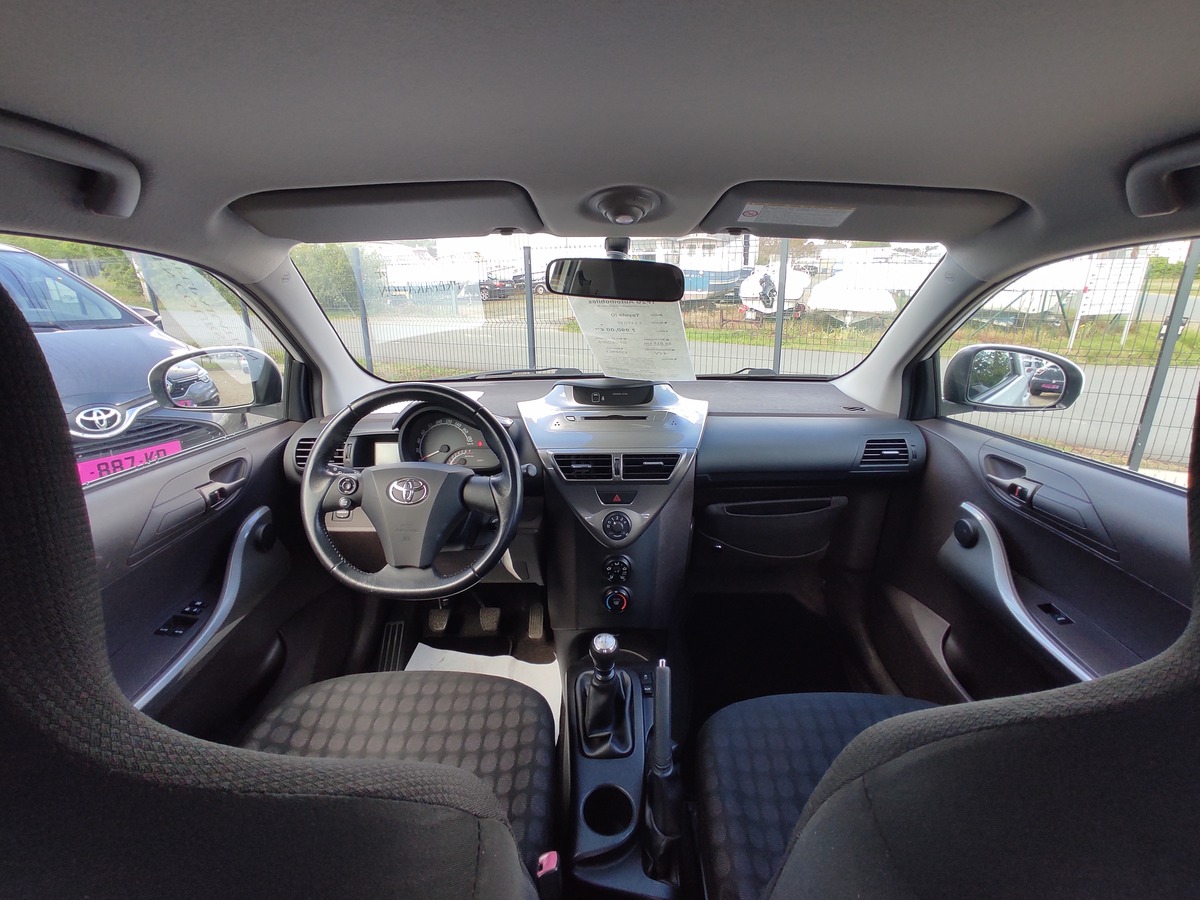 Toyota iQ 1.0 VVTi 68