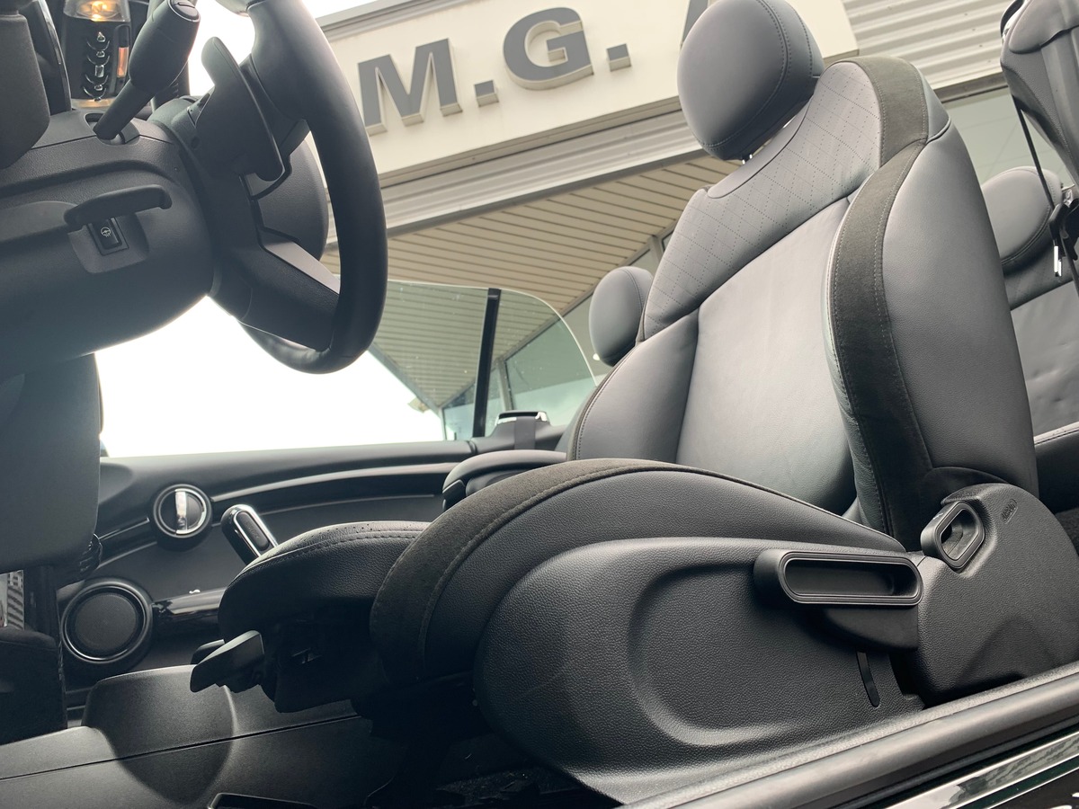 Mini Cooper JCW 231 CHEVAUX | Dernier entretien MINI le 05/05/2025 à 25305 kilomètres