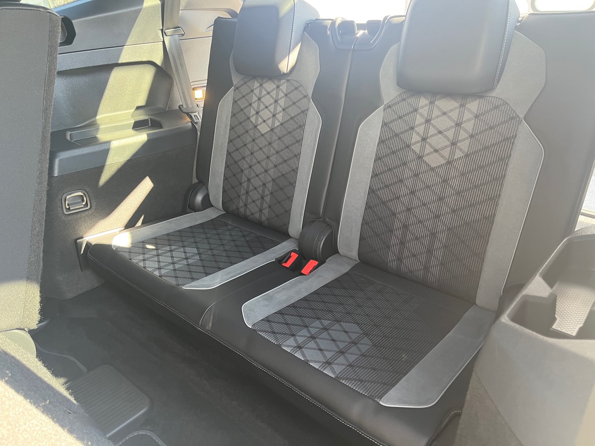Volkswagen Tiguan Allspace 2.0 TDI 150ch R-Line DSG7, Suivi complet VW, Attelage électrique pivotant