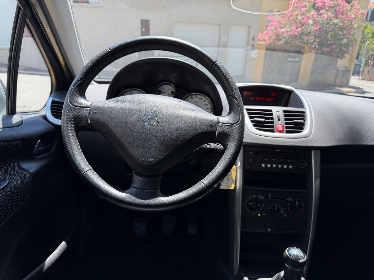 Peugeot 207 1.4 VTI 95 CV / 1er Main / Premium / Km Réel / Clim / Jantes
