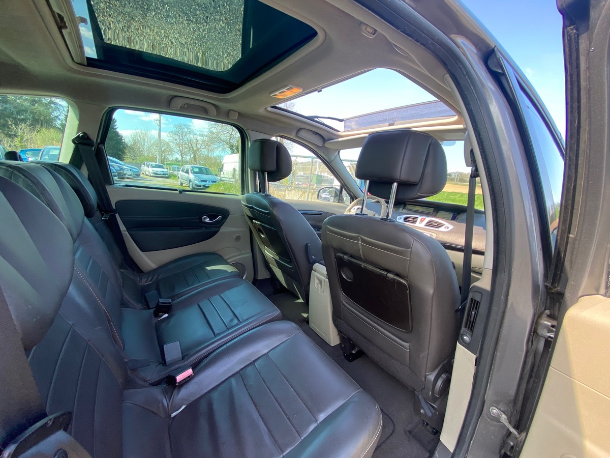 RENAULT Scenic III 3 1.9 dci 130cv 1ere main petit prix aucun frais à prévoir 