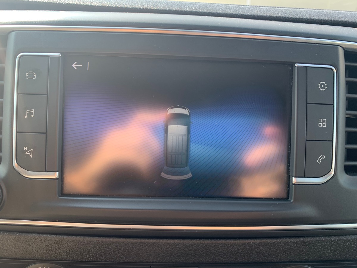Toyota ProAce 122 ch | Business | Medium | 3 Places | Régulateur vitesse | GPS | Bluetooth | Radar