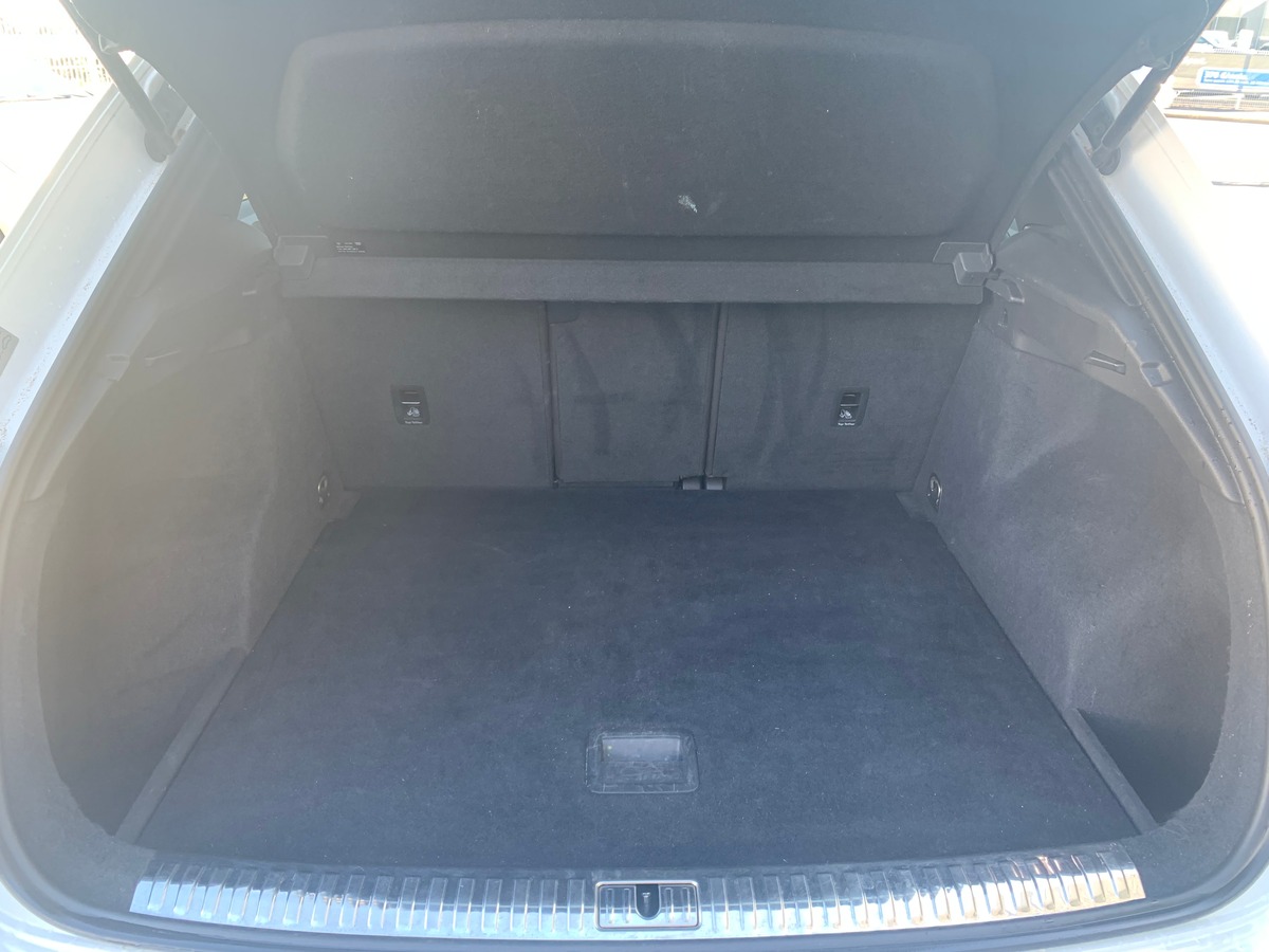 Audi Q3 150 ch | S line | Toit ouvrant | Caméra de recul | Apple car play | Attelage | Régulateur