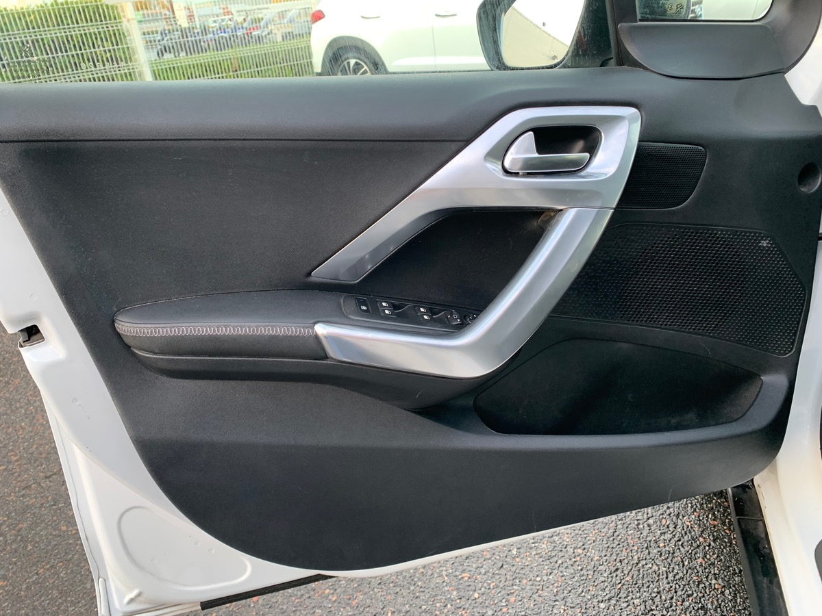 Peugeot 2008 120 ch | Crossway | Caméra de recul | Toit panoramique | GPS | Grip control