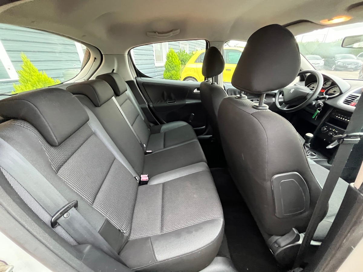 Peugeot 207 5 portes 1.6 HDi 90 CH