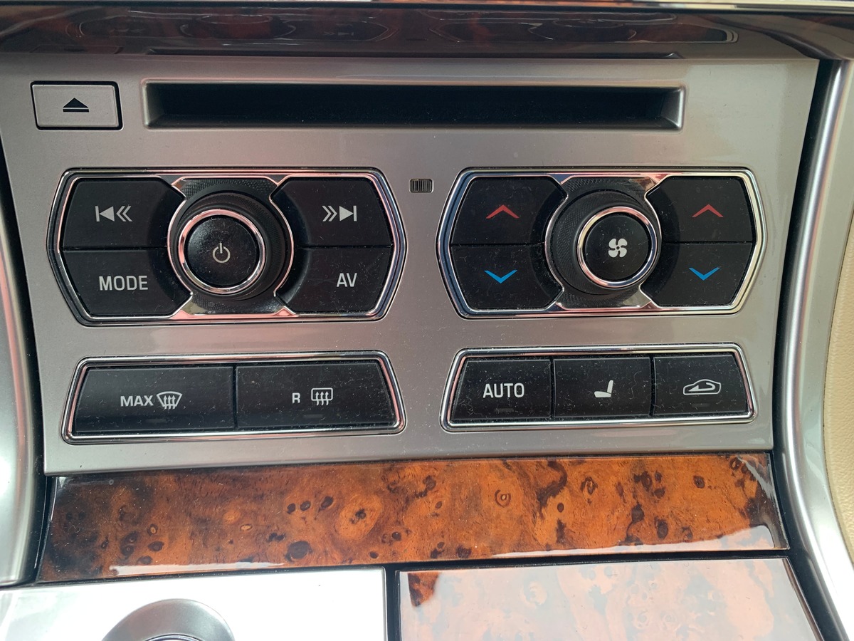 Jaguar XF 240 ch | V6 | R-Sport | Caméra recul | Sièges sport | Régulateur vitesse | GPS | Bluetooth