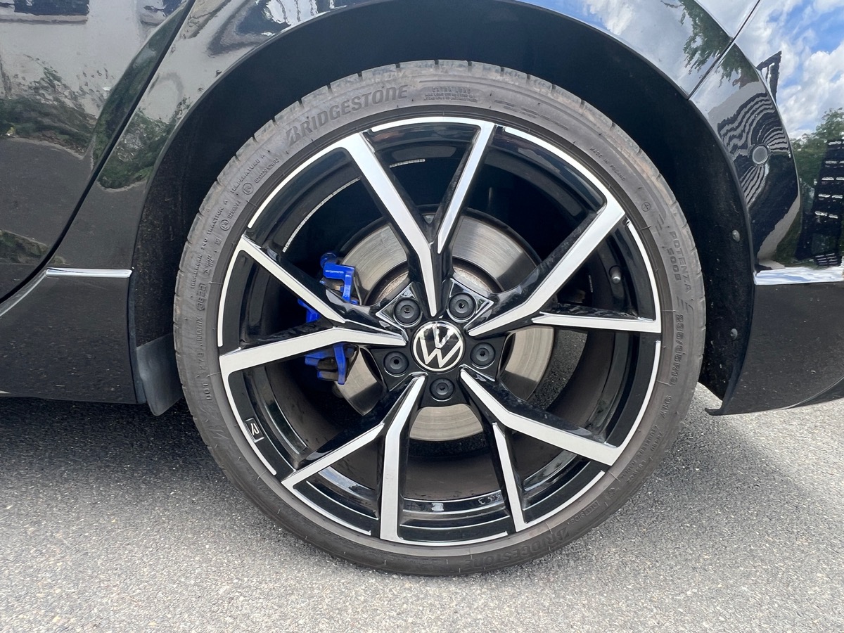 Volkswagen Golf VIII R 2.0 TSI 320 4Motion DSG7