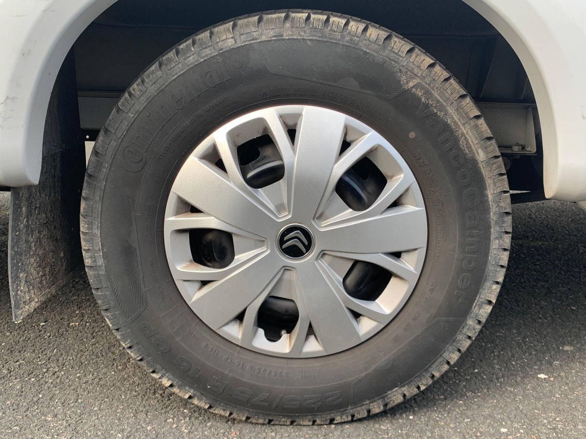 Capron A 140 ch | CAMERA DE RECUL |  LITS SUPPERPOSES | STORE EXTERIEUR | Climatisation manuelle